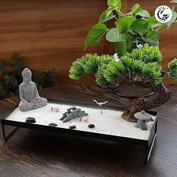 Tác phẩm bonsai cụm rừng mini mang lại vẻ đẹp thanh tao và chiều sâu cho không gian bàn trà