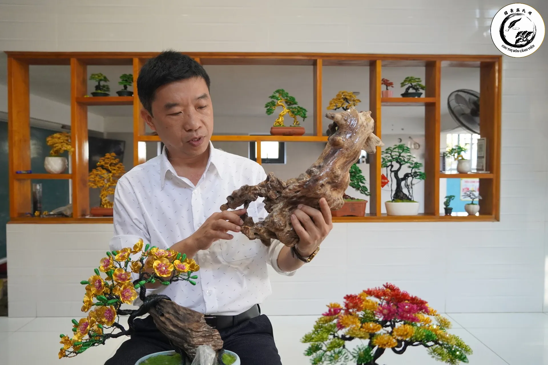 Kỹ thuật uốn cành đòi hỏi sự tỉ mỉ để tạo nên những đường nét nghệ thuật cho cây nhãn