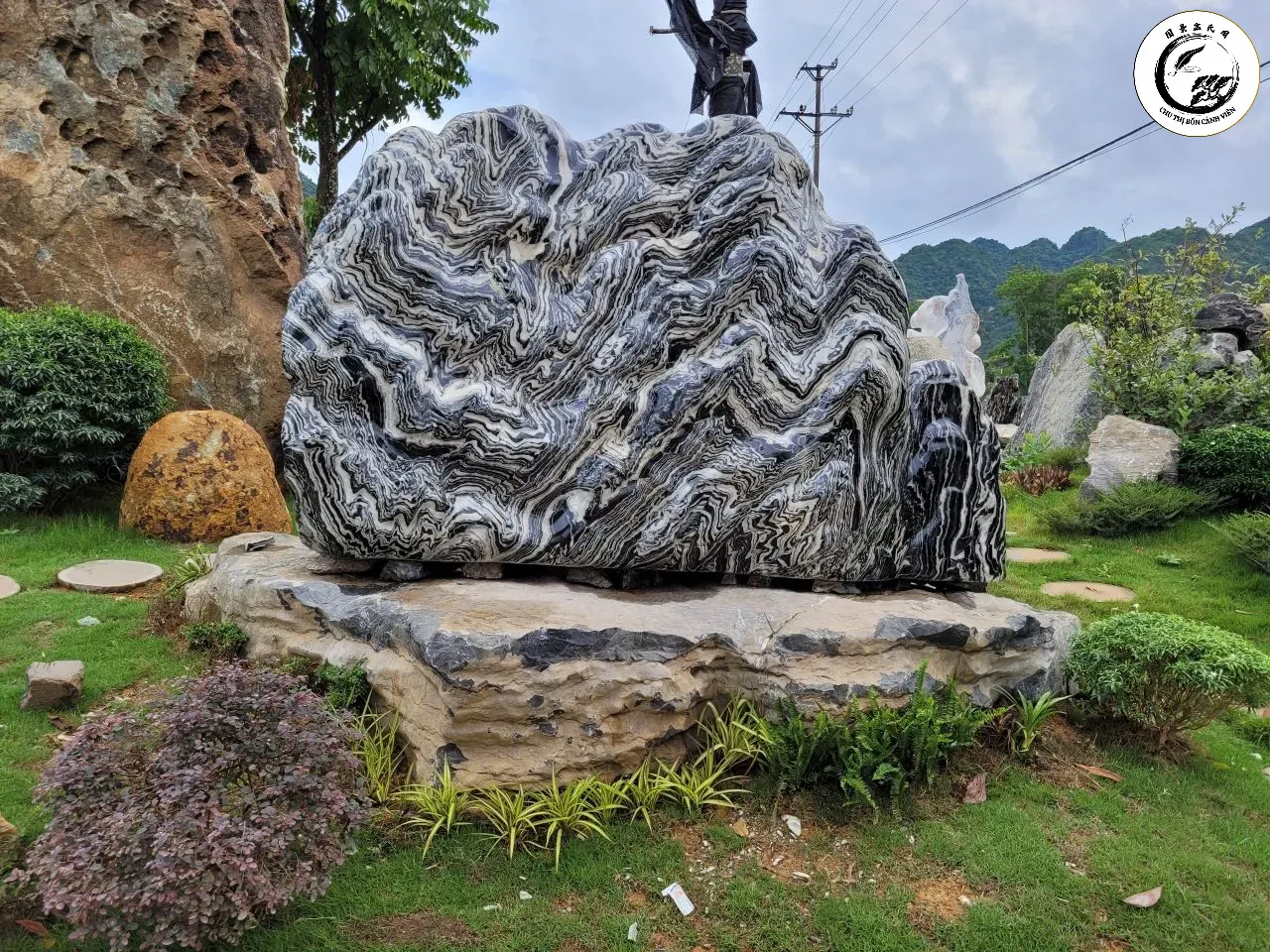 Nghệ thuật phối đá tuyết sơn tiểu cảnh hùng vĩ mang lại vẻ đẹp đẳng cấp cho không gian sống