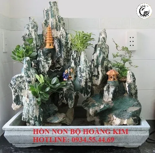 Tác phẩm hòn non bộ mini từ đá da voi mang lại vẻ đẹp tự nhiên và thanh tịnh cho không gian sống
