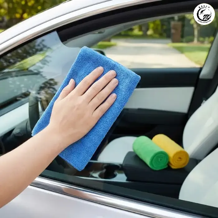 khan-microfiber Lau khô tuyệt đối là bước bắt buộc trước khi tiến hành tra dầu bảo dưỡng