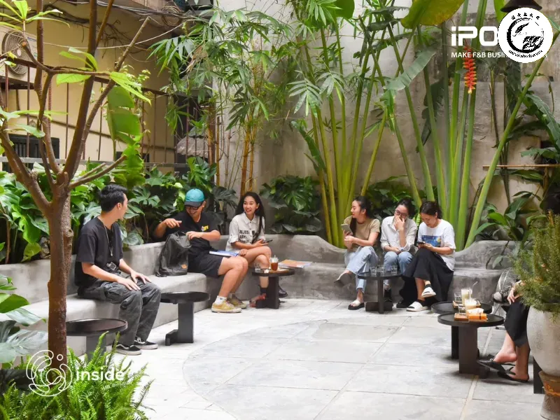 Không gian xanh mát giúp khách hàng thư giãn tối đa khi thưởng thức cafe